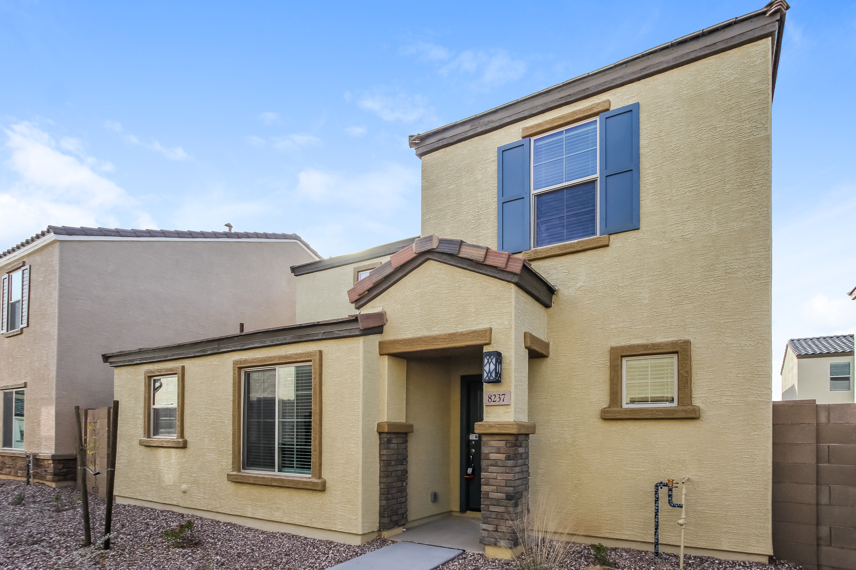 8237 W Albeniz Pl Phoenix, AZ 85043